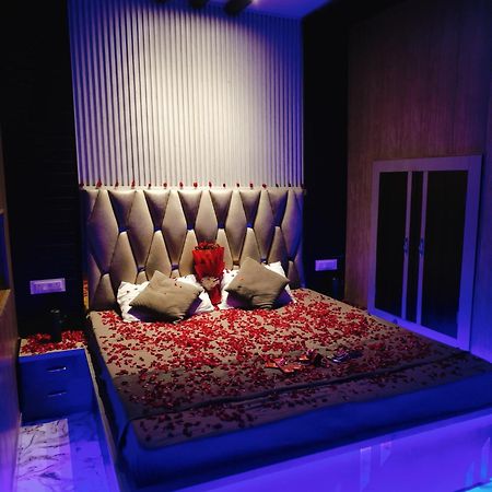 Namo Guest House Only For Indians Варанаси Экстерьер фото