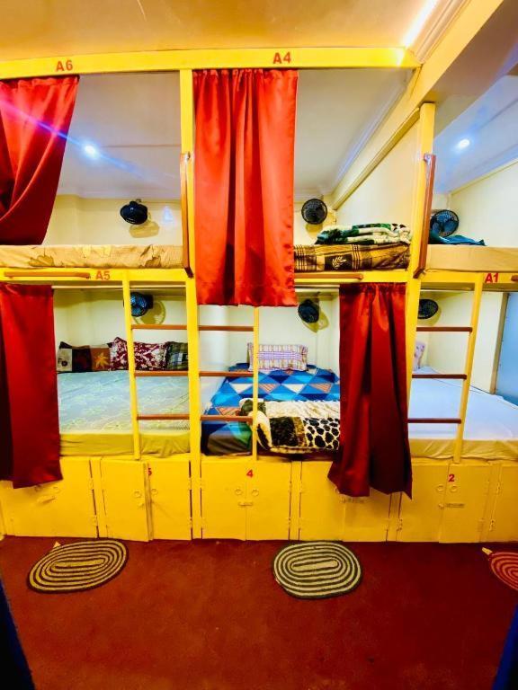 Namo Guest House Only For Indians Варанаси Экстерьер фото