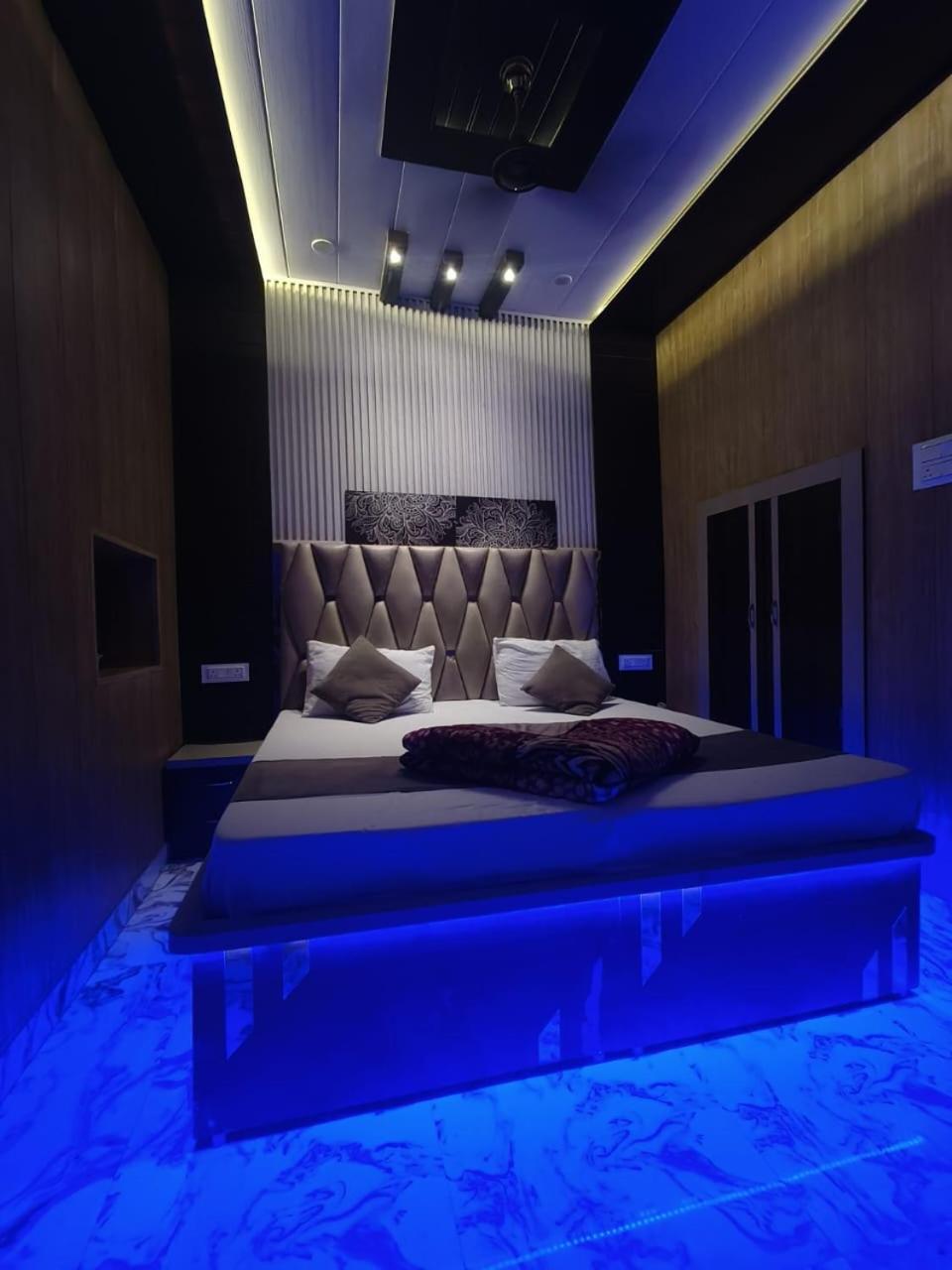 Namo Guest House Only For Indians Варанаси Экстерьер фото