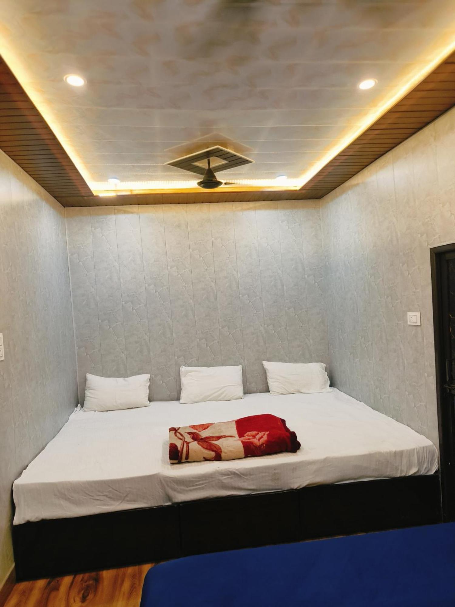Namo Guest House Only For Indians Варанаси Экстерьер фото