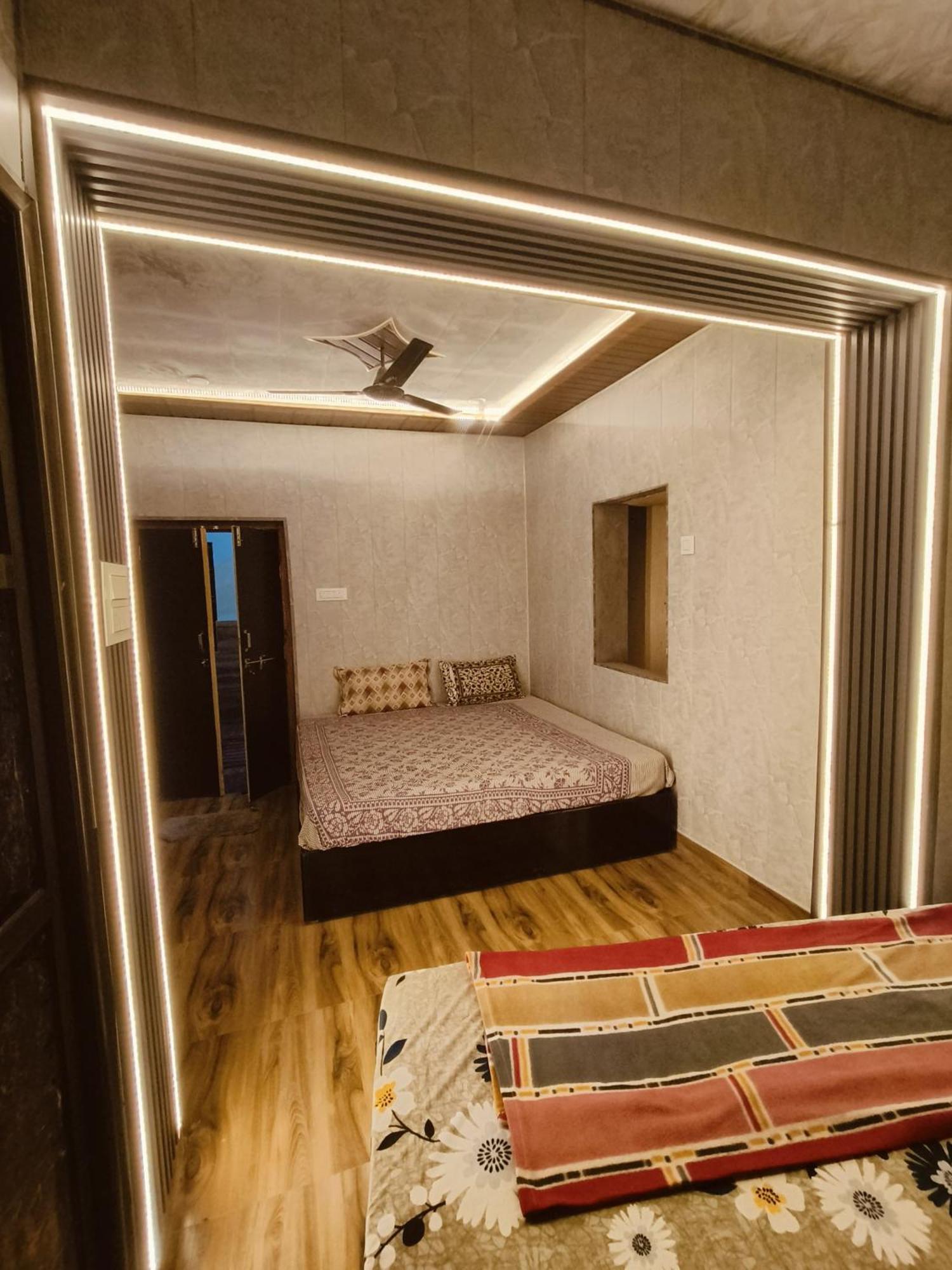 Namo Guest House Only For Indians Варанаси Экстерьер фото