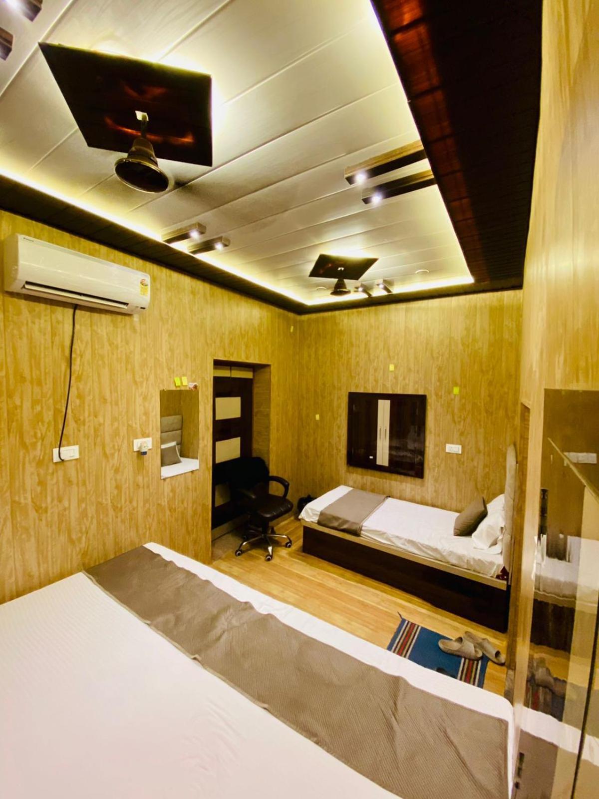 Namo Guest House Only For Indians Варанаси Экстерьер фото